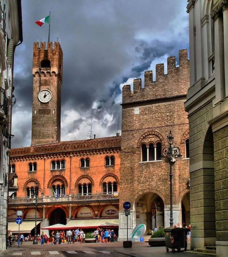 Holiday Treviso Suite Lombardi Kültér fotó